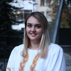 Яна Новаленко
